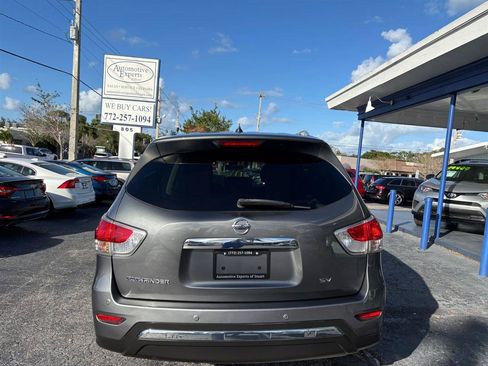 Used 2016 Nissan Pathfinder SV FWD image 4