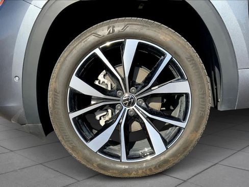 Used 2024 Volkswagen Atlas SEL Premium R-Line image 10