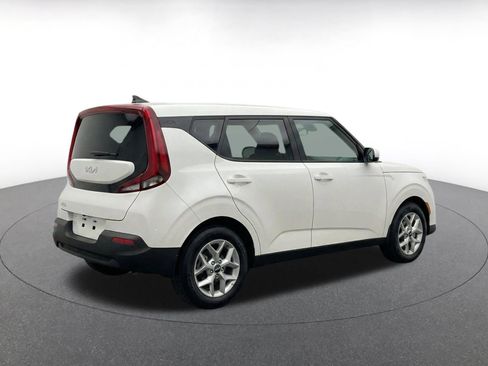 Used 2025 Kia Soul LX w/ LX Technology Package FWD image 9