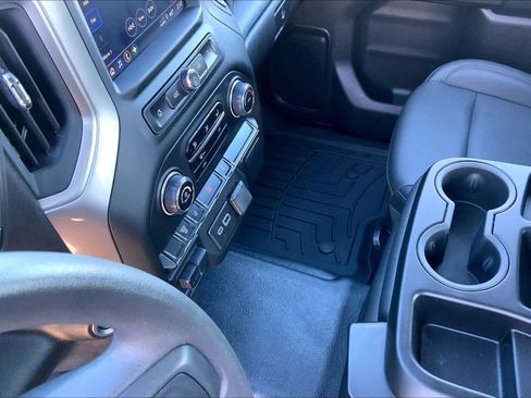 Used 2025 Chevrolet Silverado 2500 W/T image 17