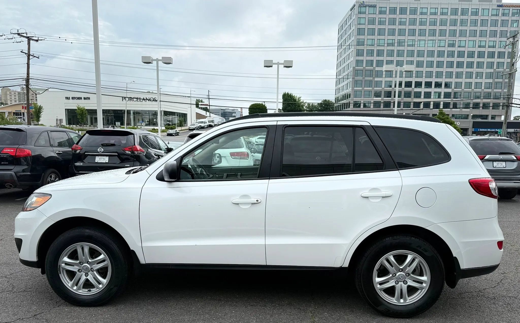 Used 2011 Hyundai Santa Fe GLS FWD image 4