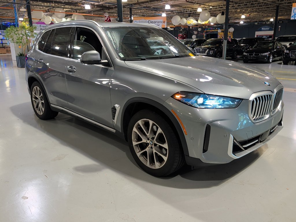 Used 2024 BMW X5 xDrive40i w/ Premium Package AWD/4WD image 1
