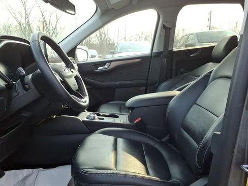 Used 2021 Ford Escape Titanium image 9