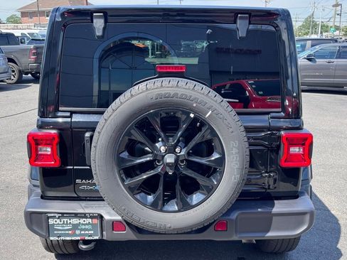 Certified 2025 Jeep Wrangler Unlimited Sahara AWD/4WD image 6