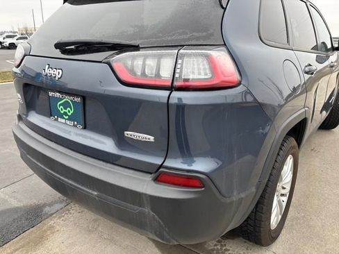 Used 2021 Jeep Cherokee Latitude w/ Mopar Interior Package AWD/4WD image 30