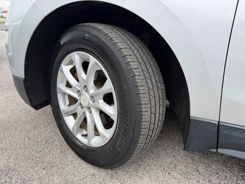 Used 2019 Chevrolet Equinox LS w/ LS Convenience Package FWD image 16