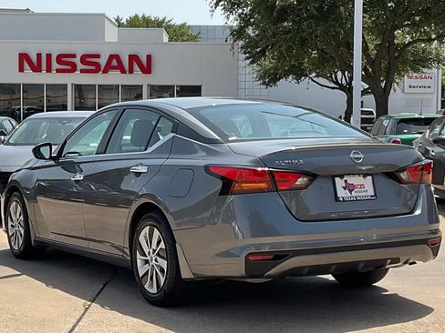 Used 2024 Nissan Altima 2.5 S FWD image 6