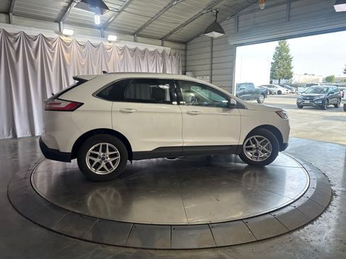 Used 2022 Ford Edge SEL w/ Convenience Package AWD/4WD image 4