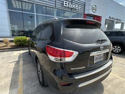 Used 2015 Nissan Pathfinder S image 2