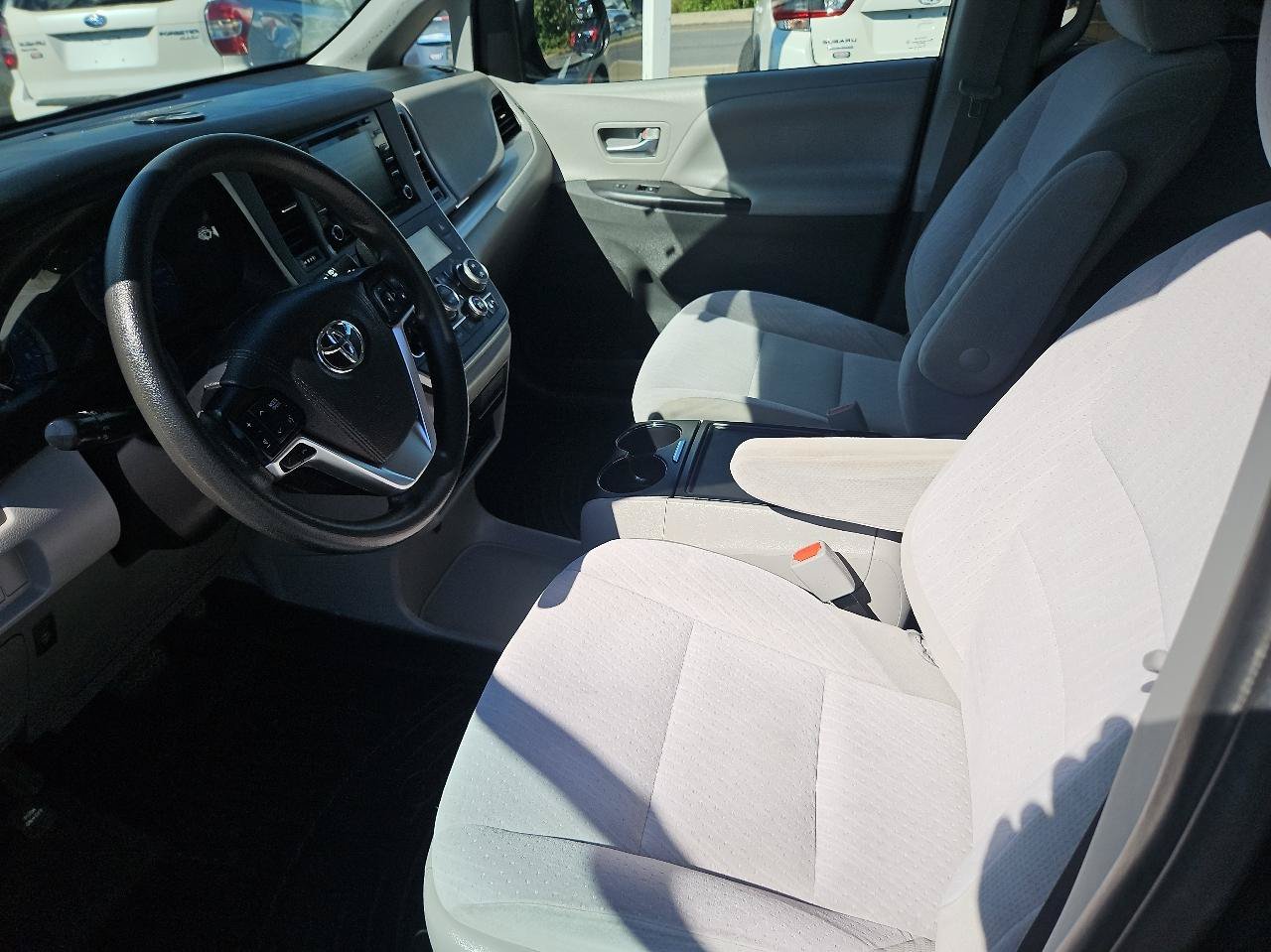 Used 2020 Toyota Sienna LE FWD image 14