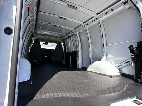 New 2025 Chevrolet Express 2500 Work Van w/ Safety Package image 21