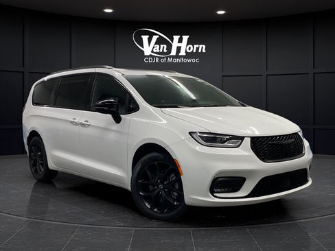 New 2026 Chrysler Pacifica Limited w/ S Appearance Package AWD/4WD image 1