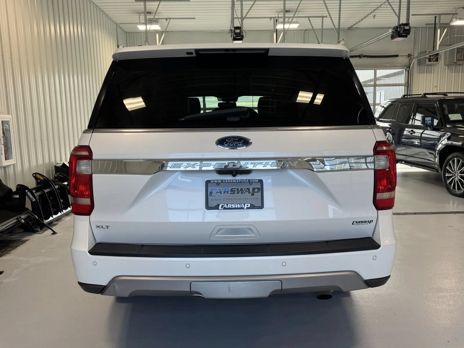 Used 2019 Ford Expedition XLT w/ Equipment Group 202A AWD/4WD image 5