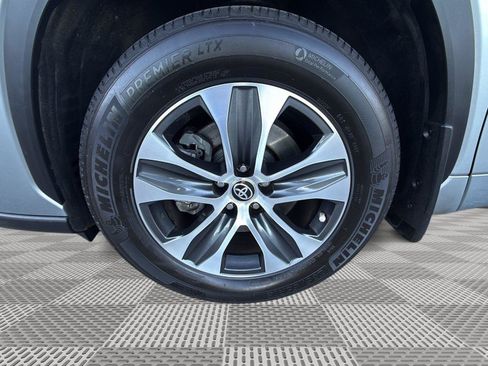 Used 2022 Toyota Highlander XLE image 9