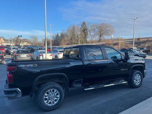 Used 2024 Chevrolet Silverado 2500 LT w/ Convenience Package image 4