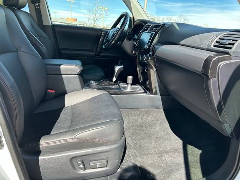 Used 2024 Toyota 4Runner TRD Off-Road Premium AWD/4WD image 31