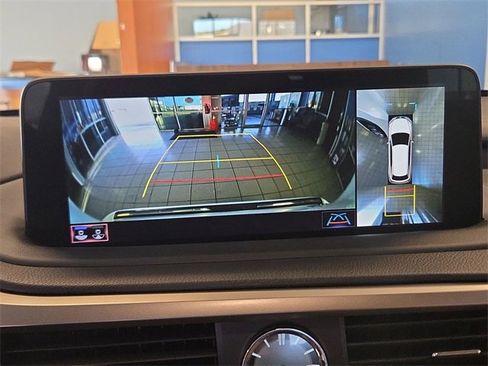 Used 2022 Lexus RX 450hL Luxury w/ Cold Area Package (CT) image 17