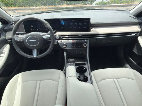 Used 2025 Hyundai Sonata SEL FWD image 2