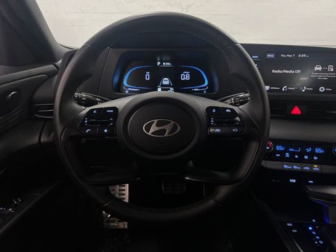 Used 2025 Hyundai Elantra Sport FWD image 17