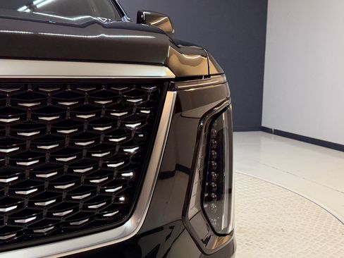 Used 2026 Cadillac Escalade Luxury w/ Touring Package AWD/4WD image 11