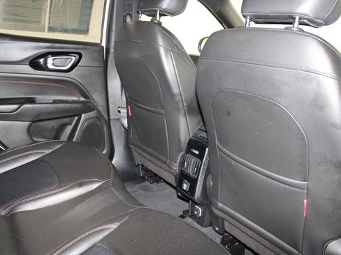 Used 2025 Jeep Compass Trailhawk image 28