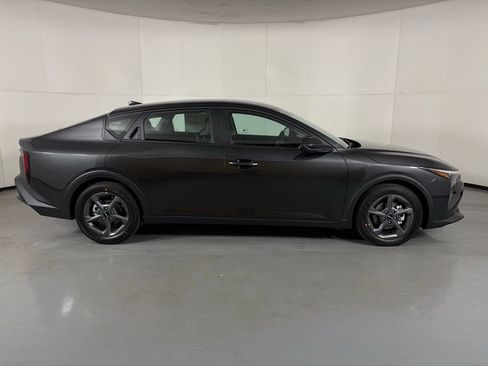 New 2026 Kia K4 FWD image 9