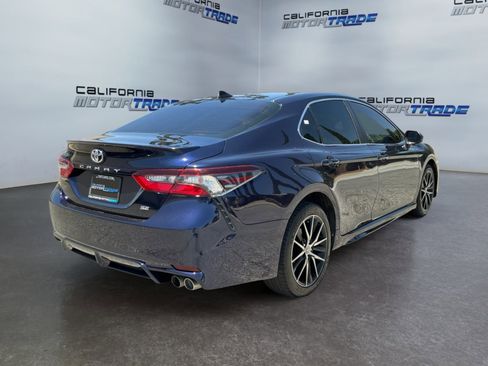 Used 2021 Toyota Camry SE FWD image 5