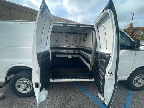 Used 2018 Chevrolet Express 2500 image 20