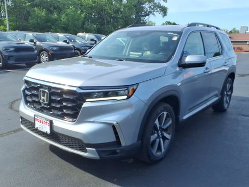 Used 2024 Honda Pilot Touring image 3
