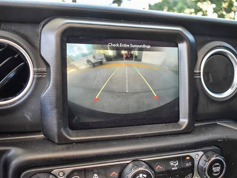 Used 2022 Jeep Wrangler Unlimited Sahara w/ Cold Weather Group image 22