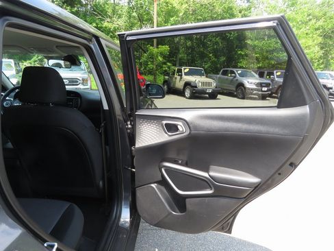 Used 2022 Kia Soul LX w/ Technology Package image 16