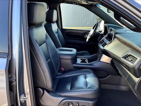 Used 2021 Chevrolet Suburban Z71 w/ Max Trailering Package image 5