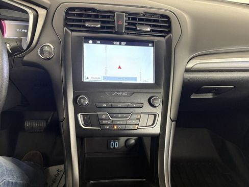 Used 2019 Ford Fusion SE w/ Equipment Group 151A image 22