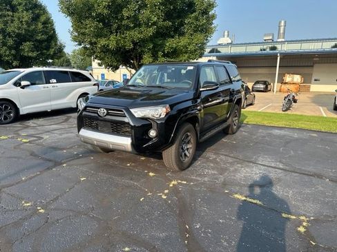 Used 2023 Toyota 4Runner TRD Off-Road Premium w/ Moonroof Package AWD/4WD image 3