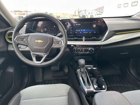 Used 2025 Chevrolet Trax LT w/ Driver Confidence Package image 9