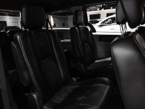 Used 2018 Dodge Grand Caravan SXT FWD image 29