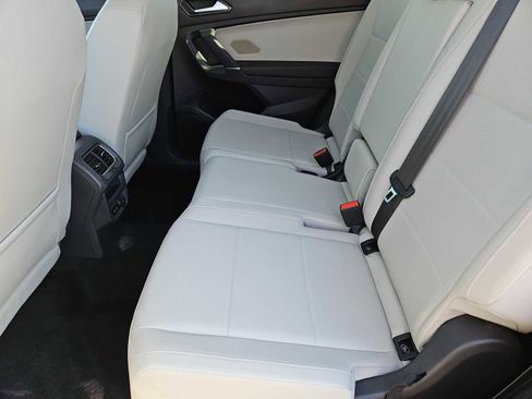 Used 2018 Volkswagen Tiguan SE w/ Panoramic Sunroof Package image 20