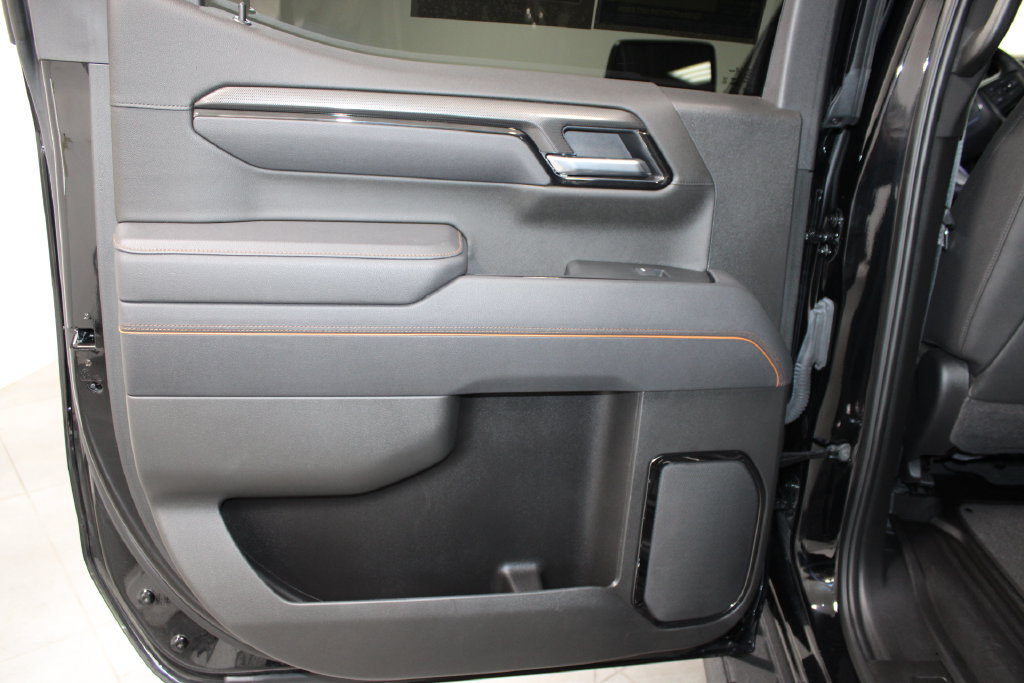 Used 2025 GMC Sierra 1500 AT4 w/ AT4 Premium Package AWD/4WD image 19