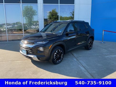 Used 2023 Chevrolet TrailBlazer LT AWD/4WD image 1