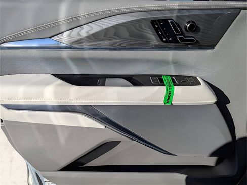 Used 2025 Cadillac Escalade IQ Sport 1 w/ LPO, Floor Liner Package image 15