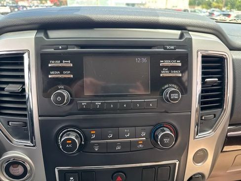 Used 2018 Nissan Titan SV AWD/4WD image 14