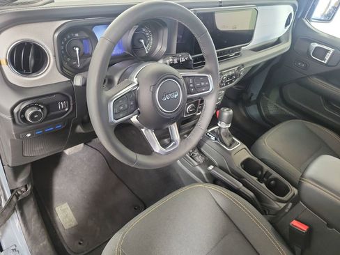 Used 2025 Jeep Wrangler Unlimited Sahara w/ Safety Group image 11