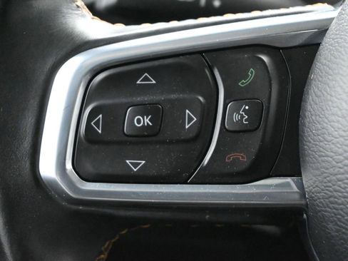 Used 2022 Jeep Wrangler Unlimited Sahara AWD/4WD image 6