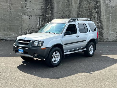 Used 2002 Nissan Xterra XE image 2