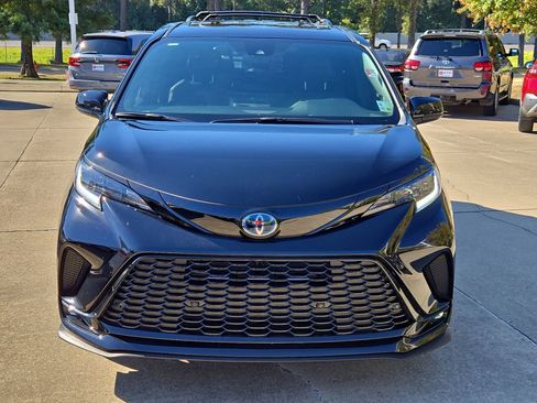 Used 2025 Toyota Sienna XSE image 11
