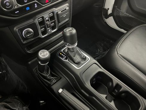 Used 2022 Jeep Wrangler Unlimited Sahara AWD/4WD image 24