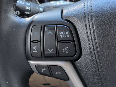 Used 2017 Toyota Highlander XLE w/ Carpet Mat Package AWD/4WD image 27