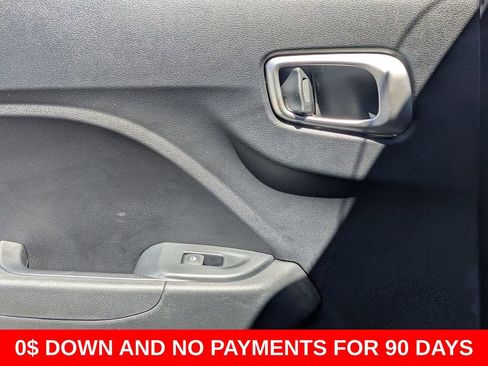 Used 2025 Hyundai Venue SEL FWD image 25