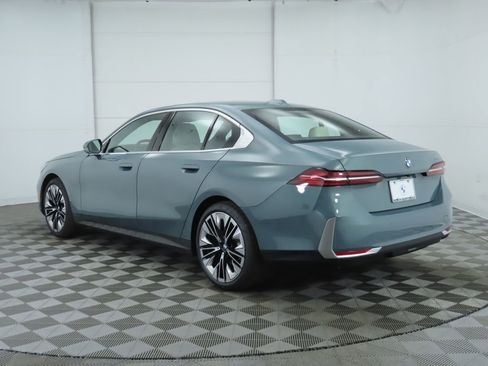 Certified 2025 BMW 530i w/ Premium Package image 8