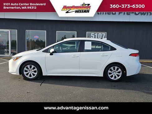 Used 2024 Toyota Corolla LE image 2